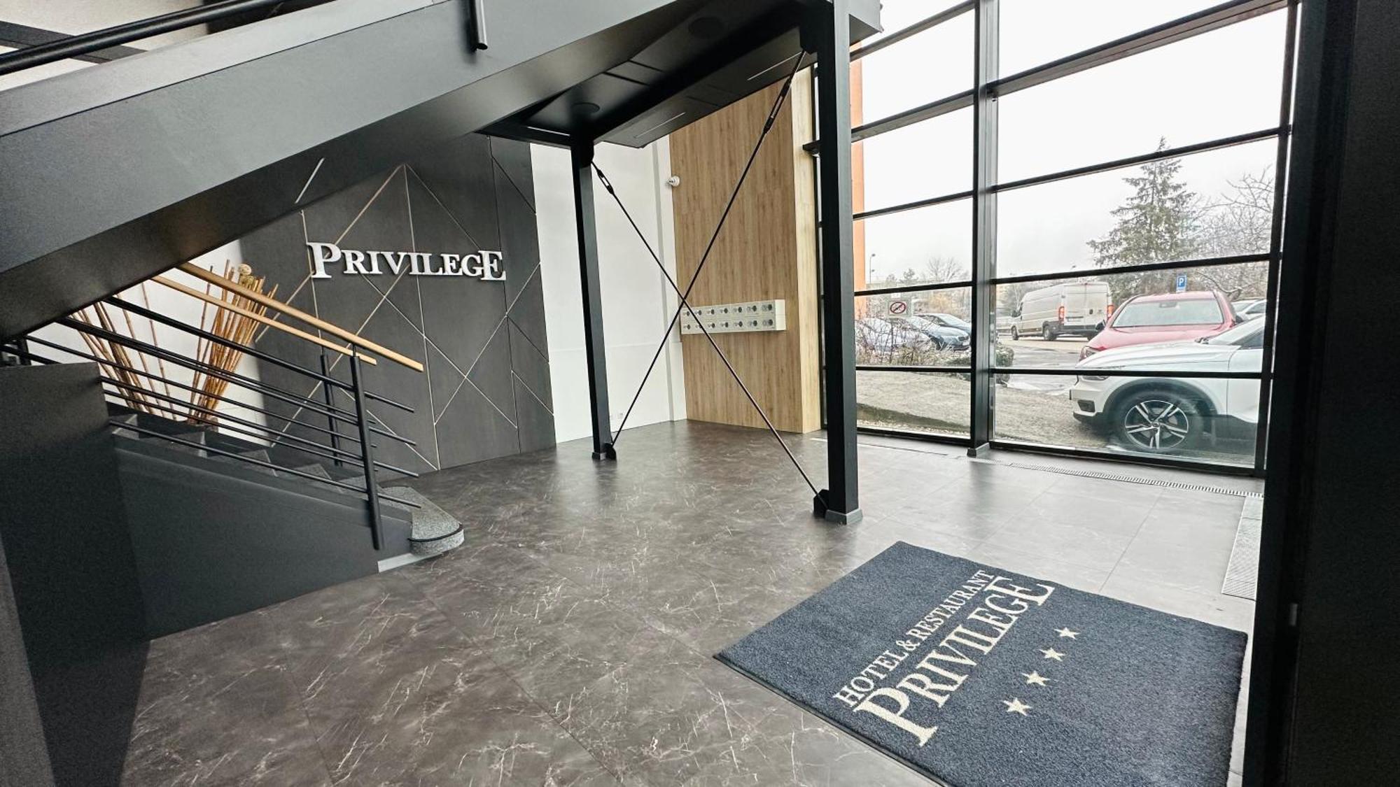 קושיצה Privilege - Empire Hotels Group מראה חיצוני תמונה