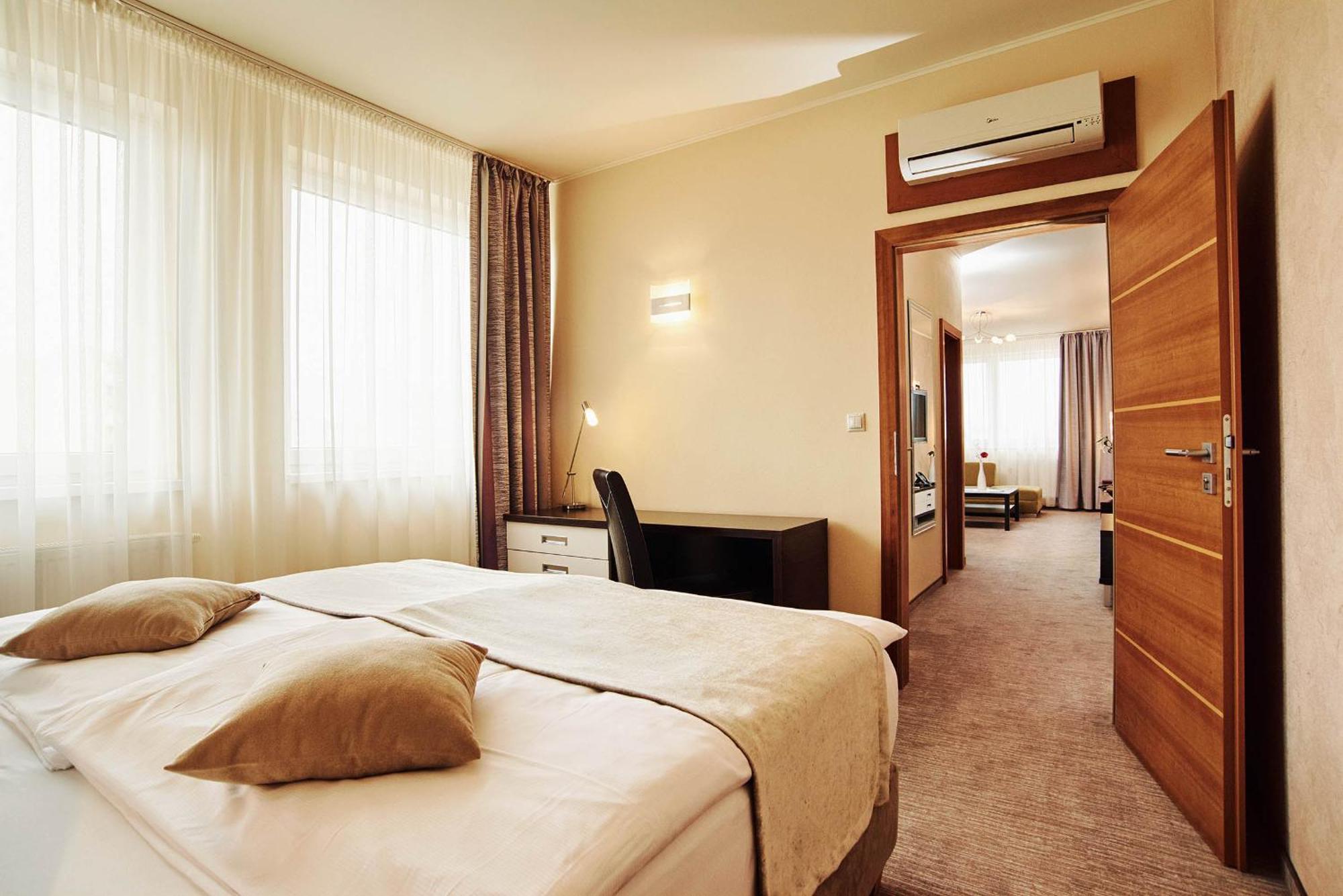 קושיצה Privilege - Empire Hotels Group מראה חיצוני תמונה